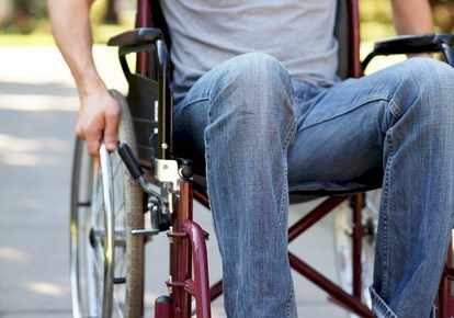 Nach dem Autounfall im Rollstuhl © cirquedesprit - Fotolia.com