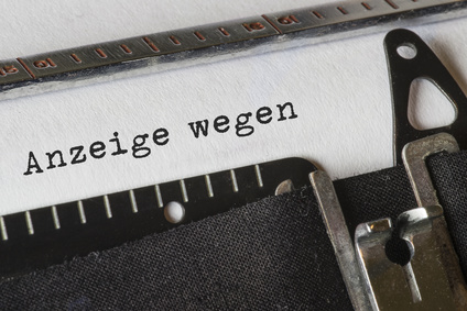 Anzeige wegen, Text Schreibmaschine © Andreas Gruhl - Fotolia_165256709_XS.jpg