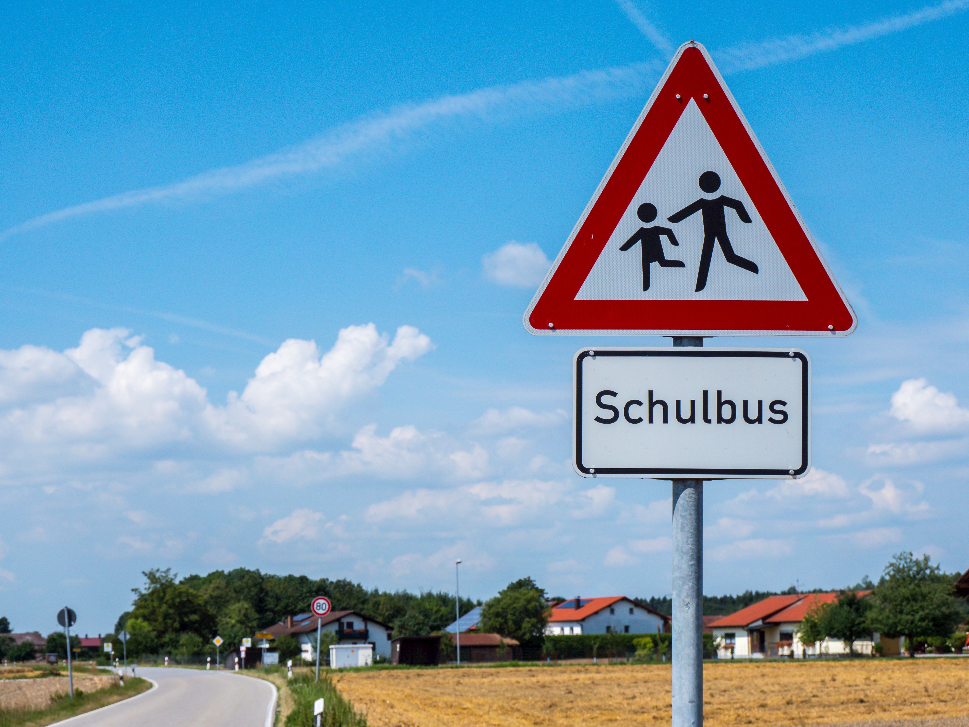 Warnschild Achtung Schulbus © Animaflora PicsStock - AdobeStock_213768913.jpeg